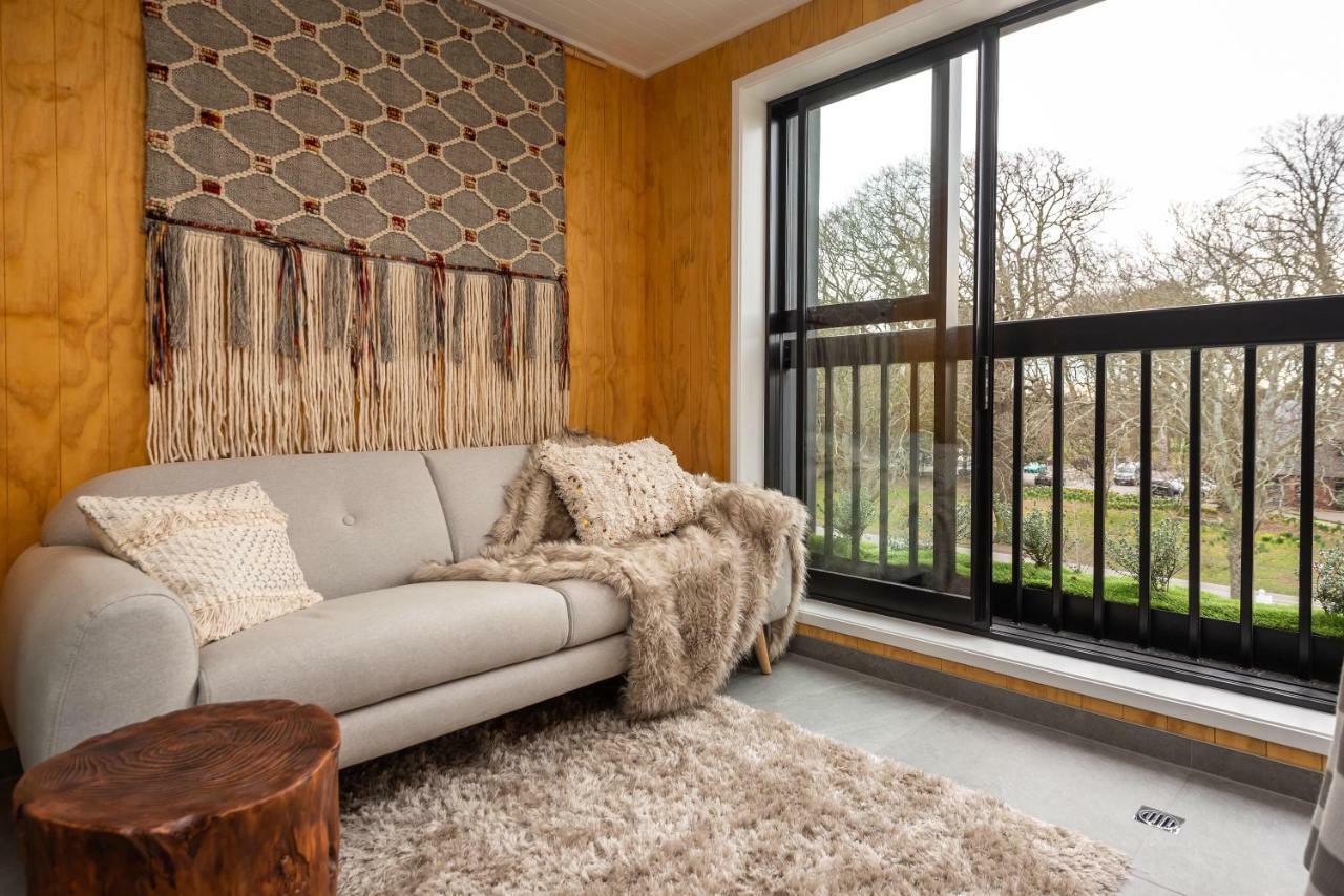 Appartamento Penthouse With Park View Christchurch Esterno foto